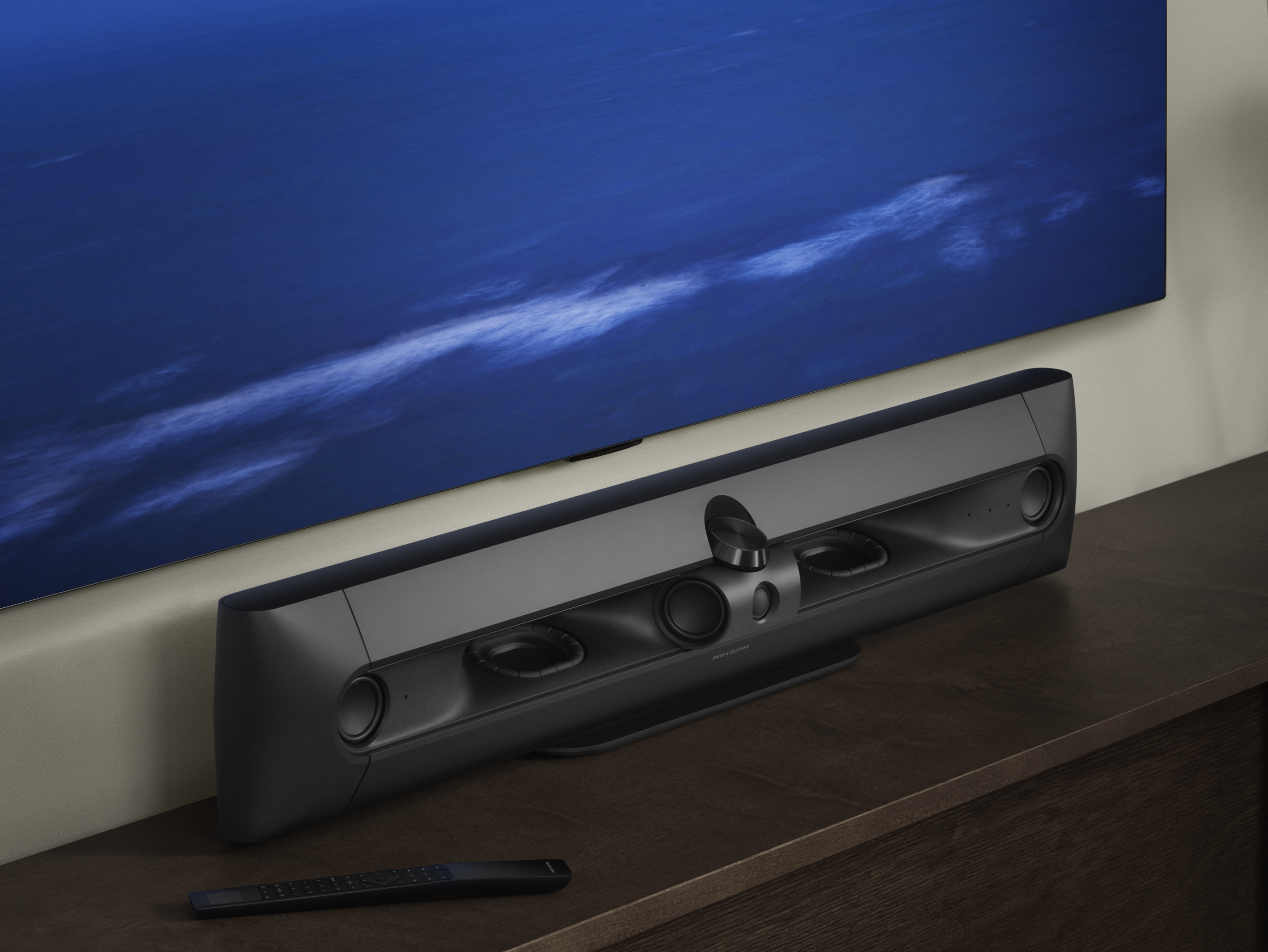 Beosound Premiere in black anthracite placed on a TV stand